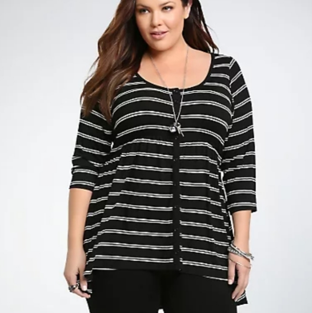 Torrid Size 2 Black and White striped tunic